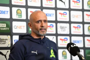 Jobb pályákért szólalt fel a Sundowns edzője