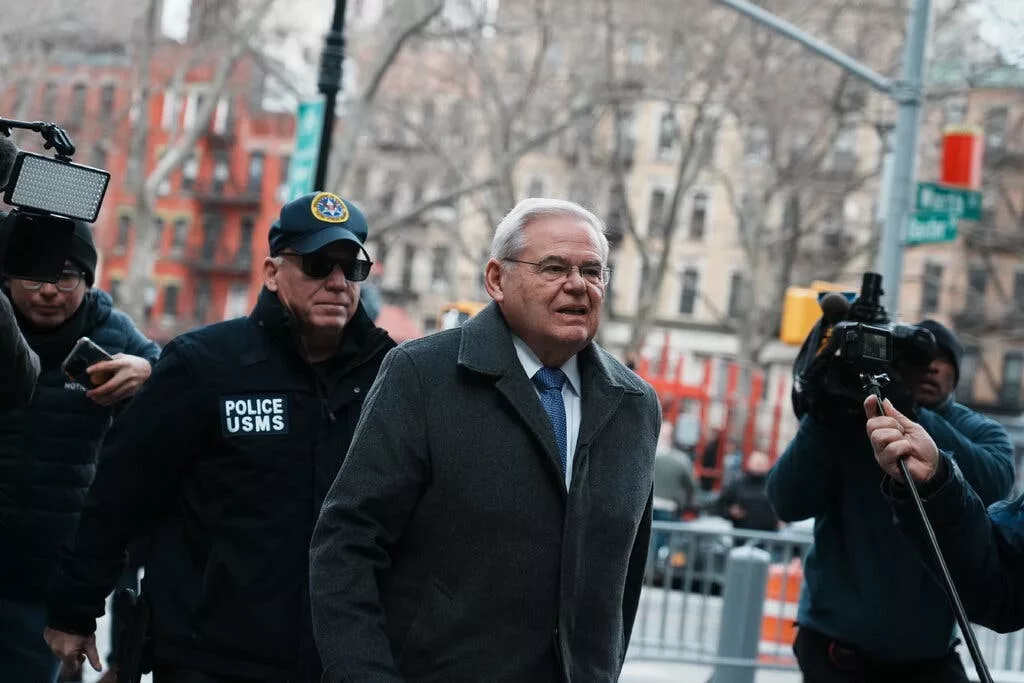 Robert Menendez: 11 éves börtönbüntetésre ítélték korrupcióért