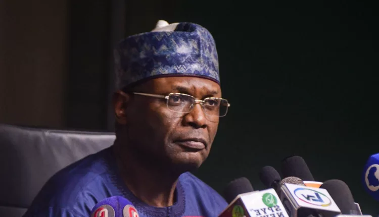 Szavazásvásárlás elleni harc: Szigorúbb törvényeket és pénzfelvételi korlátot kér az INEC Nigériában