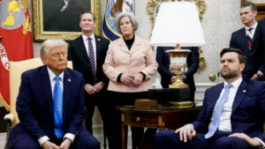 A színfalak mögött egymást fúrják Donald Trump emberei: egyetlen okból nem engednek a nyomásnak