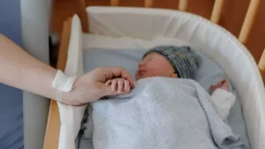 Harc a Kórházban Maradt Kisbabákért: Szülők Akadályoztatása a Gyermek Hazavételében