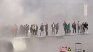Nagy tűzvész Heathrow repülőtér közelében: Átmeneti lezárások várhatóak