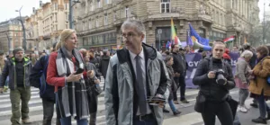 Tiltás után mégis tüntethettek az Erzsébet hídon