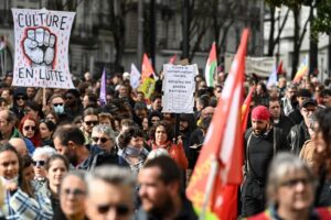 Több tízezer ember tüntetett Franciaországban a rasszizmus és a szélsőjobb ellen