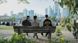A Rossz Hírek Árnyékában: Hogyan Őrizzük Meg Pozitív Szemléletünket?