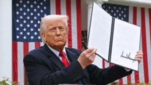 Amerikai GDP Visszaesés: Trump Biden-re Mutat, Piacok Ingerülten Reagálnak