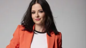 Lola kisbabát vár