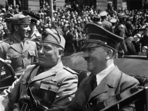 Mussolini halálának 80. évfordulóján: Mit tanulhatnak a mai demokráciák a fasizmus felemelkedéséből?