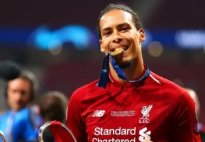 Virgil van Dijk új szerződést írt alá a Liverpool-lal