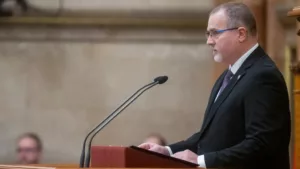 Az Állami Számvevőszék vezetője titkolózik a kontroverzis körüli bankról