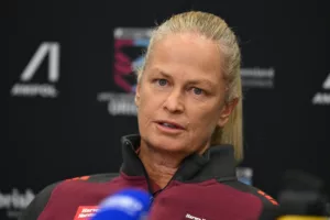 Bátorság a Nehézségek Közepette: Tahnee Norris Megőrzi a Stabilitást