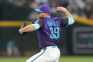 Corbin Burnes Fékezett Leállás Van Az Arizonai Diamndbacks Kárára