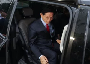 Döntés a Népi Erő Pártban: Kim Moon-soo Marad a Jelölt