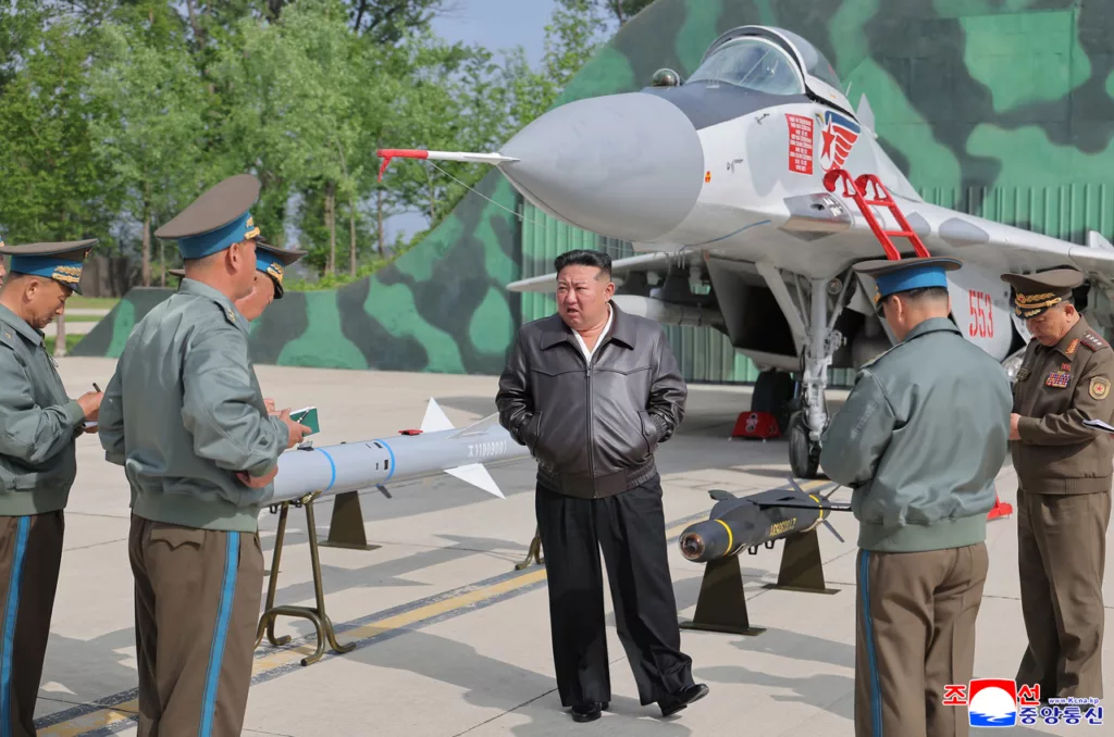 Észak-Korea Fokozott Katonai Készültséget Rendelt el
