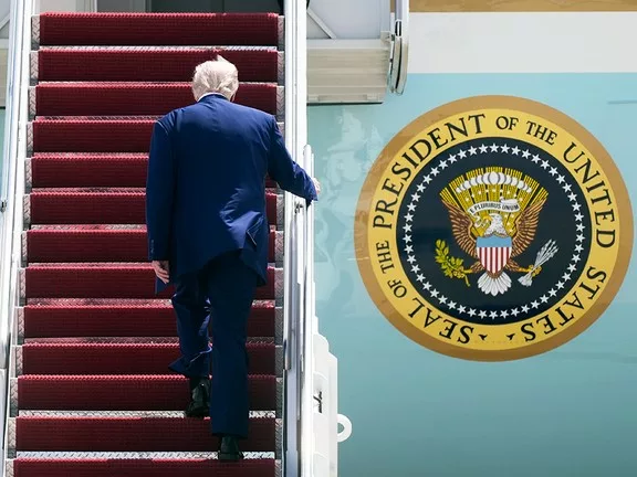 Etiaki és Biztonsági Aggodalmak Trump Katarból Kapott Ingyenes Repülőgépe Kapcsán