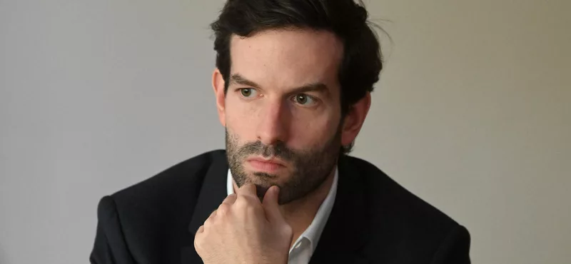 Fekete-Győr András, a Momentum Mozgalom korábbi elnöke szerint a párt nem induljon az elkövetkezendő választásokon. Egy friss bejegyzésben, amely a hvg.hu oldalán jelent meg, Fekete-Győr arra szólította fel a Momentum jelenlegi vezetését, hogy "lépjenek egy lépést hátra", és ne vegyenek részt a következő választási folyamatban.