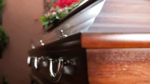 Hatalmas botrány a kaliforniai temetkezési vállalatnál: Rossz testet helyeztek az urnába