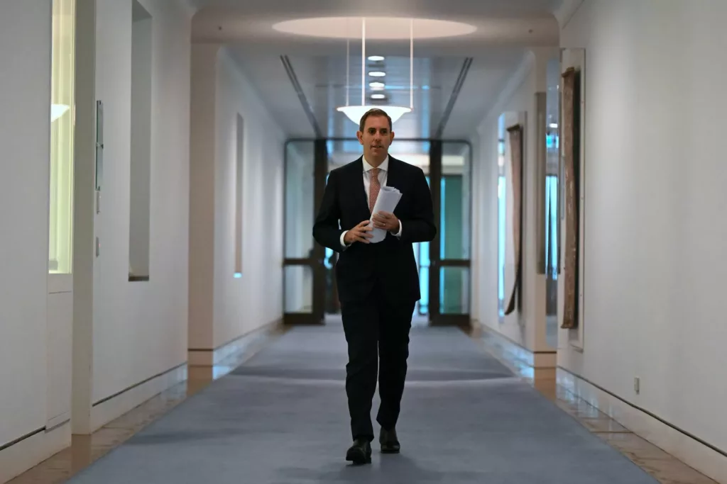 Jim Chalmers és az ausztrál gazdaság stabilizálása a globális bizonytalanságok árnyékában