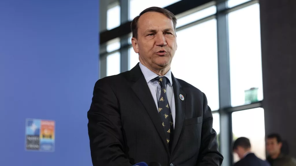 Kína Kulcsszerepe Oroszország Megfékezésében: Sikorski Meggyőződése