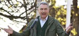 Lázár János Meghúzza a Féket: Luxusstop a NER-oligarcháknak Választásokig