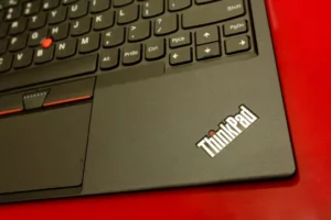 Lenovo nehézségekkel szembesül a vámok miatt, az AI PC-k mégis rekordbevételt hoznak