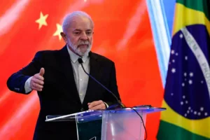 Lula tárgyalásai Kínában: Növekszik a kínai védelmi szerepvállalás Latin-Amerikában?