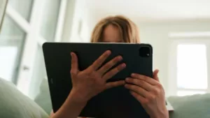 Mesterséges Intelligencia az Oktatásban: Lehetőségek és Kihívások Németországban