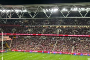 Ruganyos kezdés: NSW előnnyel a szünetben a State of Origin nyitó mérkőzésén