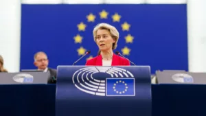 SMS-ügy: Az EU Bírósága szerint Von der Leyen köteles kiadni a Pfizer vezérigazgatójának írt üzeneteit