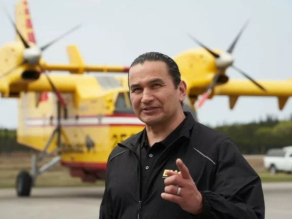 Szükségállapot Manitobában: Hatalmas erdőtüzek miatt katonai segítség érkezik