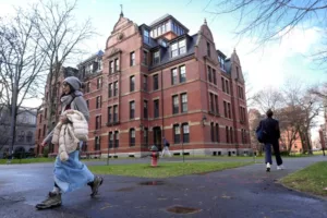 További 450 millió dolláros támogatáscsökkentés a Harvard Egyetemen