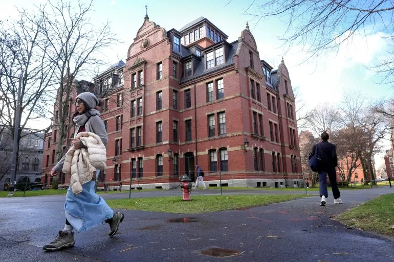 További 450 millió dolláros támogatáscsökkentés a Harvard Egyetemen