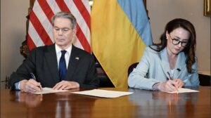 USA és Ukrajna aláírta a régóta várt természeti erőforrásokról szóló megállapodást