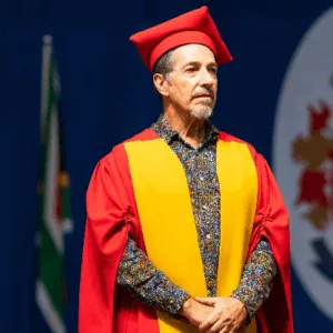 Zapiro, a karikaturista díszdoktori címet kapott a Pretoriai Egyetemtől