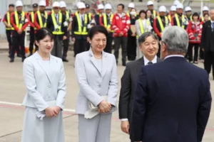 A Japán Császári Család Megérkezett Okinawába