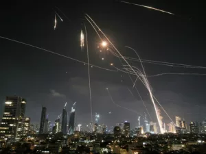 Amerikai Védelmi Rendszerek Segítségével Hajtott Vékony Iran Ellen