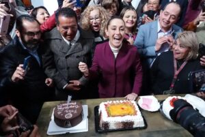 Claudia Sheinbaum 63. születésnapját ünnepelte a sajtótájékoztatón