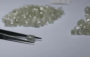De Beers érdeklődésre számíthat Anil Agarwaltól és katari alapoktól