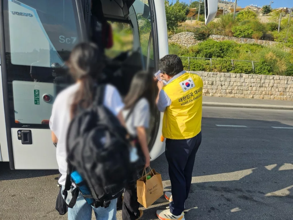 Dél-koreai állampolgárok menekültek Izraelből Egyiptomba az Izrael-Irán konfliktus miatt