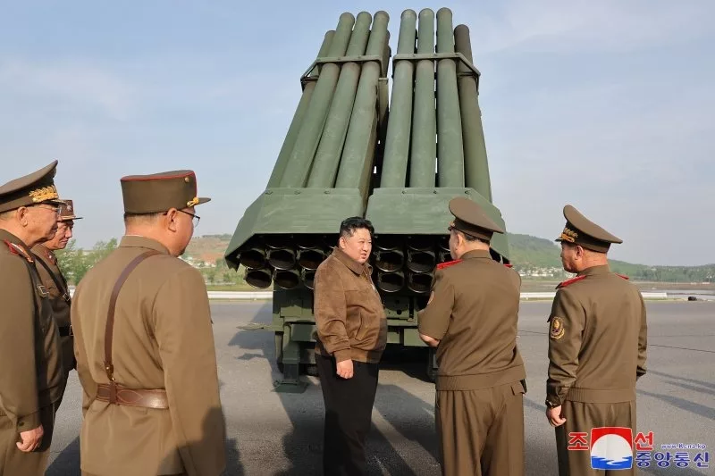 Észak-Korea Rakétakilövésekkel Hívja Fel a Figyelmet