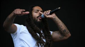 Glastonbury-i Botrány: Kormányzati Felháborodás a Bob Vylan Duo Tüntető Énekei Miatt