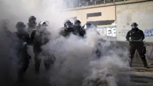 Los Angeles utcái harcmezővé változtak