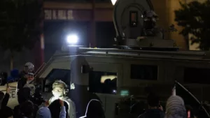 Megérkeztek a fegyveres erők Los Angelesbe: sokan eszkalációtól tartanak