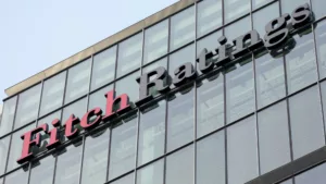 Nagy bajba került a világ, itt a Fitch figyelmeztetése