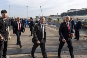 Növekvő nyomás Starmeren: Szociális kiadások vagy védelmi reformok?