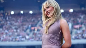 Sabrina Carpenter meztelenül került a Rolling Stone címlapjára