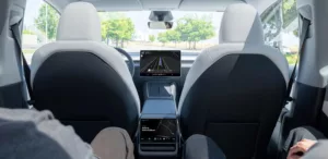 Tesla részvényeinek ugrása a robotaxi szolgáltatás austinbeli debütálásával