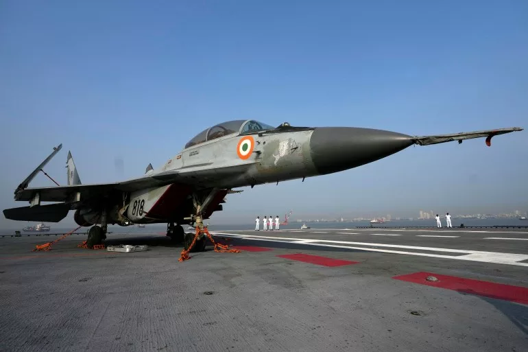 Új fenyegetések a vízeken: India és Pakisztán haditengerészetei készenlétben