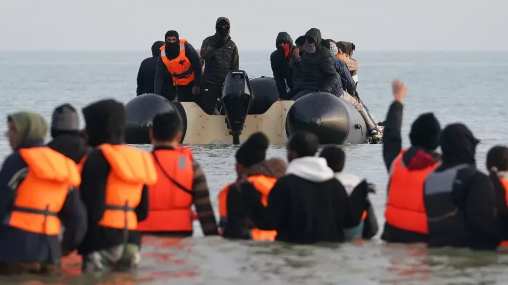 Bevándorlási Megállapodás: Franciaország Visszafogadja a Migránsokat az Egyesült Királyságból