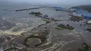 Cím: Tsunami-riasztás Kamcsatkán: Sérültek az erős földrengés után